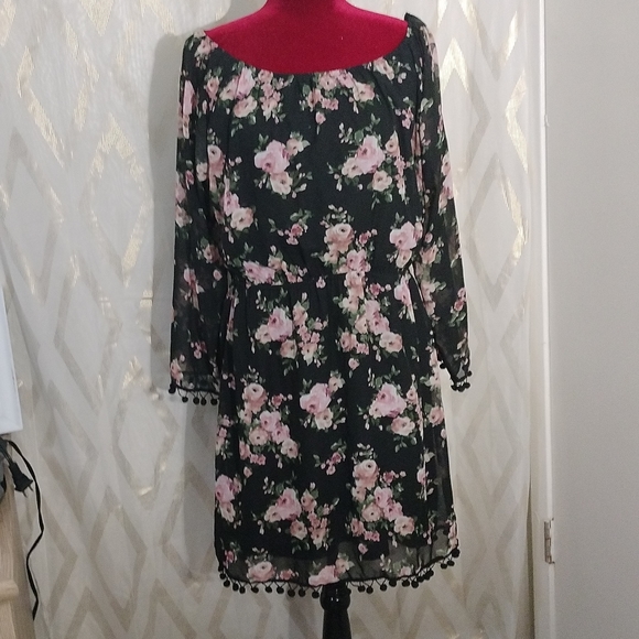 WRAPPER DRESSES, SIZE XL, FLORAL, long sleeves. - Picture 3 of 10